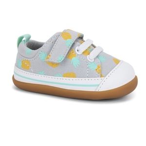 See Kai Run Stevie (first walker) pineapples